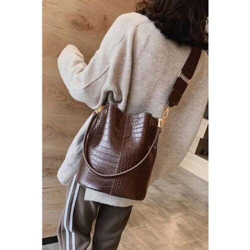 Chris Coffee Female Three Compartment Magnet Detailed Bag