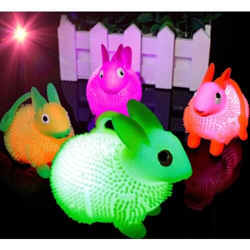 Kids Funny Magic 9CM Rubber Novelty Led Flashing Light Puffer Cute Squidgy Bear Toys for Children Outdoor Play Ball Baby Gift