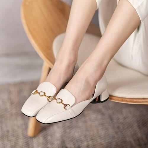 Osunlina 2021 New Fashion Pumps Square Toe 3cm High Square Heels Patent Leather Handmade Metal Design Shallow Work Leisure Shoes