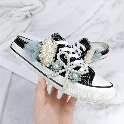 2021 Spring And Summer New Heelless Canvas Shoes Female Pearl Flowers Student Casual Lace Fashion All-match Half Slippers