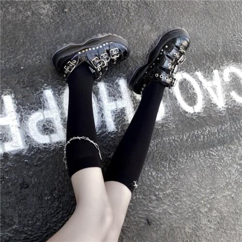 2021 spring new versatile web celebrity wind black and white chain leg socks half tube socks female tide