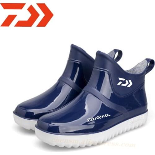 Daiwa 2020 Mens Waterproof Fishing Rain Boots Outdoor Mountaineering Rain Boots Solid Color Fashion Daiwa Fishing Shoes
