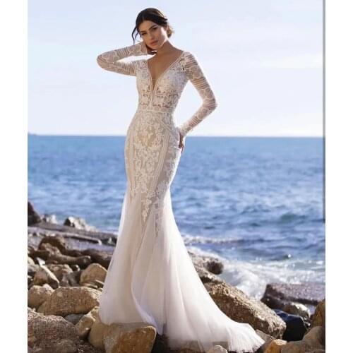 Boho Beach Wedding Dress 2021 V-Neck Mermaid Long Sleeve Backless Floor Length Bridal Gown Lace Applique Sweep Train Rustic Robe