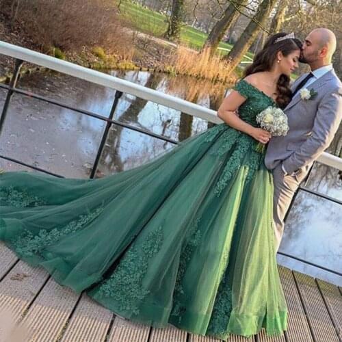 Green Off the Shoulder Ball Gown Prom Dresses Lace Appliques Vestidos de fiesta Dress Tiered Skirt Sweep Train Evening Gowns