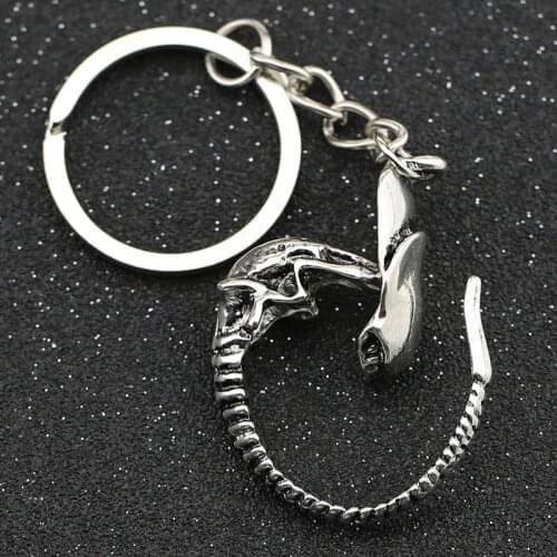 AVP Alien V Predator Covenant Keychain Alien Xenomorph Queen Prometheus Keyring Key Chain Ring Vintage Movie Jewelry Wholesale