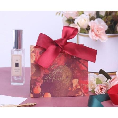 Small Matte Paper Bags Stamping Customized Gift Packaging Paper Bags with Rope Gold Paperboard Recyclable Patch Handle --XP2091