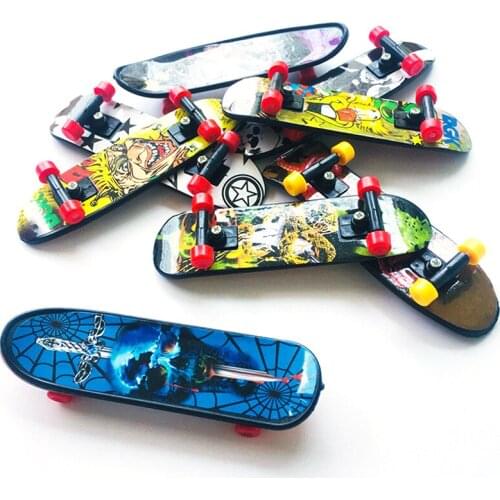 1pc 2.8*10CM Mini Fingerboard Creative Fingertips Skateboard Plastic Finger Skate Scooter Color Random