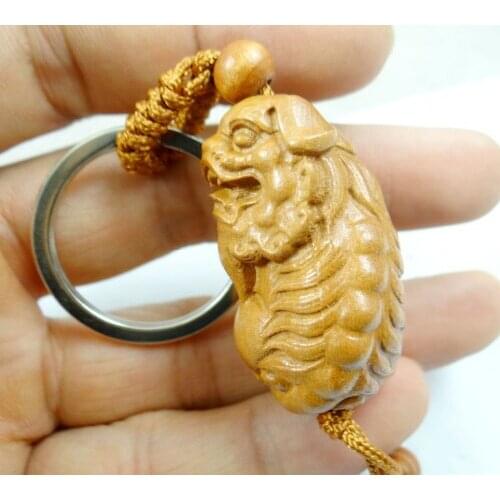 Mahogany Three-dimensional Engraving Key Chain Lifelike lion Pendant Key Ring Jewelry Gift For Car Accessories L30