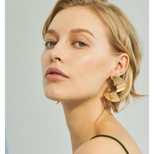 New Irregular Big Vintage Metal Twisted Stud Earrings For Women Charm Gold Color Statement Spiral Whirlpool Earrings Jewelry