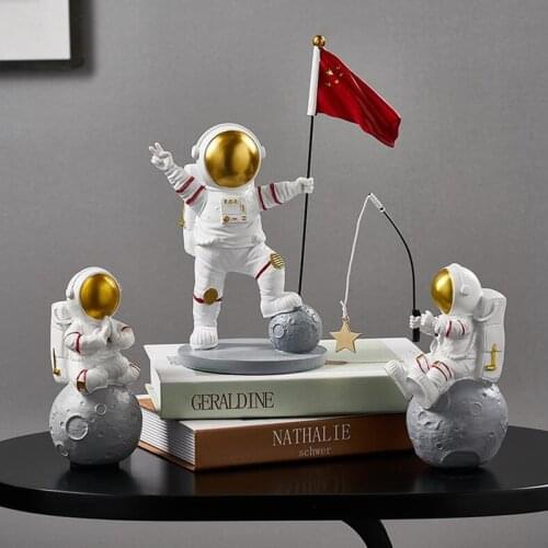 Nordic Light Luxury Home Decoration Creative Office Wine Cabinet Decoration Modern Astronaut Desktop Display Ornaments