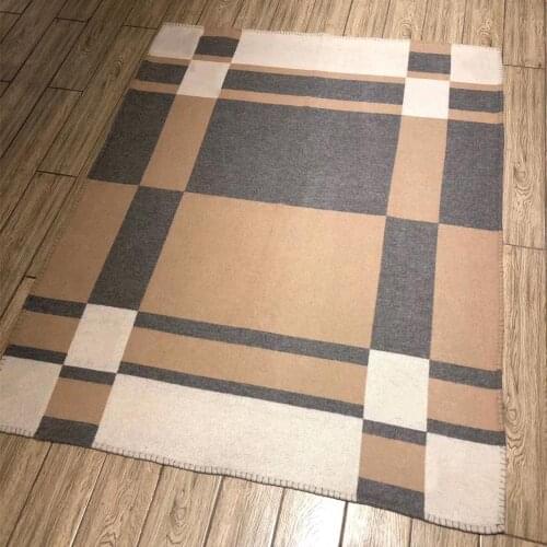 1500G European and American aristocratic luxury thick color matching H blanket shawl scarf air conditioning sofa aircraft blanke