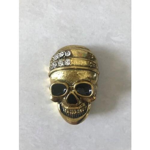 Metal Skull pins Crystal Rhinestone Skeleton Lapel pin Motorcycle Biker Badge Vintage Punk Brooches For Clothes Hat Bag