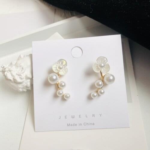 Vintage Pearl Earrings for women Retro White Shell Flower Stud Earrings Wedding Party Statement Fashion Jewelry Wholesale Gift