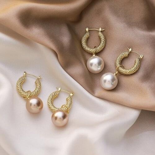 2021 Fashion and Exquisite French Retro Metal Earring Pearl Earring Geometric Female Earrings Female Ear Rings
