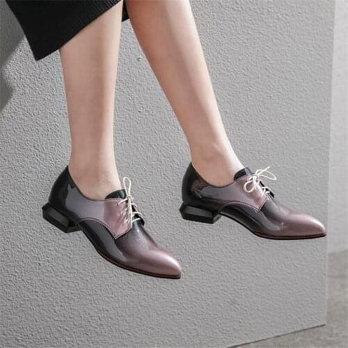 Low-Heeled Oxford Shoes For Woman 2020 Pointed Toe Lace-Up Lady Flats Large Size 33-50 Women Flats Sexy Gradient Patent Leather