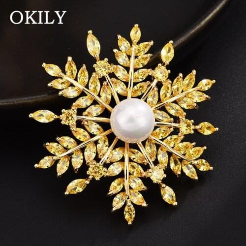 Trendy Yellow Zirconia Snowflake Brooches Women Clothes Accessories Crystal with Pearl Scarf Pins Brooches Jewelry New Year Gift