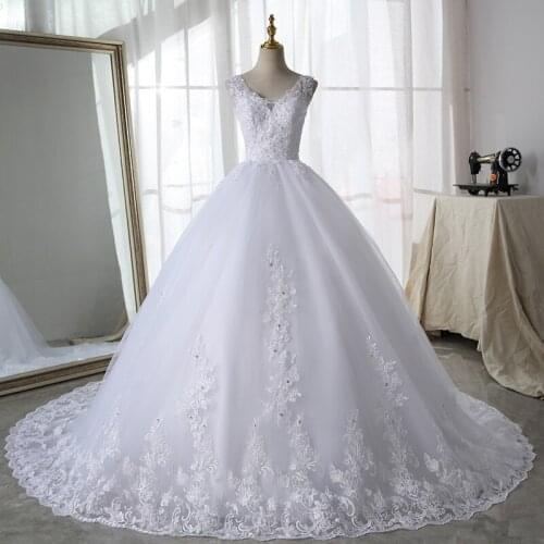 Pure White Wedding Dress 2021 Sexy V-neck Bridal With Train Luxury Lace Ball Gown Princes Vestido De Noiva Plus Size
