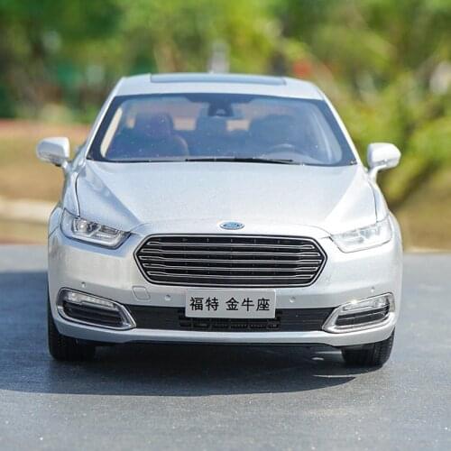 Original factory authentic 1:18 Ford taurus diecast car models with small gift