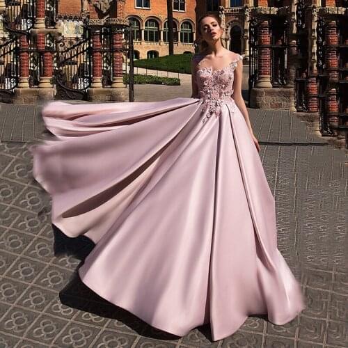 2020 Ball Gown Long Sleeves Evening Dresses Princess Lace applique Flower Pink Beaded Illusion Prom Party Gowns