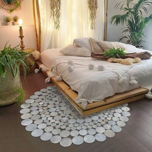 American style round shaped luxury cowhide skin fur patchwork rug . modern style decoration cow leather floor mat