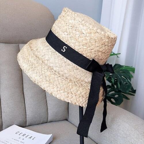 Womens Hand-knitted Raffia Retro Flat Top Sun Hats For Ladies Summer Travel Sunscreen Vacation Straw Hat With Ribbon Fedoras