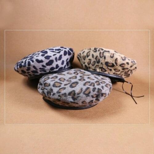 Simple Elegant Leopard Warm Suede Spring Autumn Winter Beret Women French Artist Beanie Beret Hat for Women Beret Hat