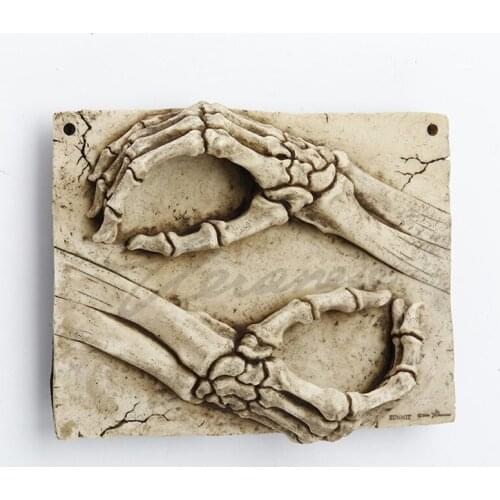 WU CHEN LONG Skull Hand Bone Art Sculpture Art Skeleton Wall Hanging Statue Resin Craft Home Decor Interior Showpiece R5144