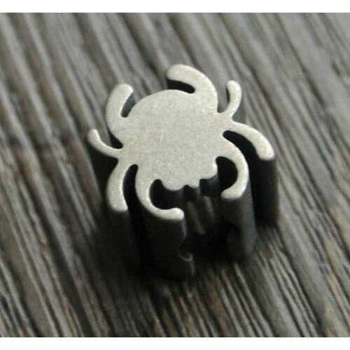 TC4 Titanium Gray Spider Shaped Paracord Beads Metal Knife Tool Parachute Cord Lanyard Pendant Keychains DIY Charms Accessories