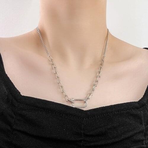 VSnow Street Style Hollow Geometric Horseshoe Buckle Chokers Necklace for Women Simple Stainless Steel Metal Necklace Jewellery