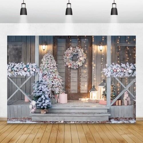 Merry Christmas Wreath Wooden House Planks Door Photography Backdrop Vintage Lantern Decor Child Photo Background Photo Studio
