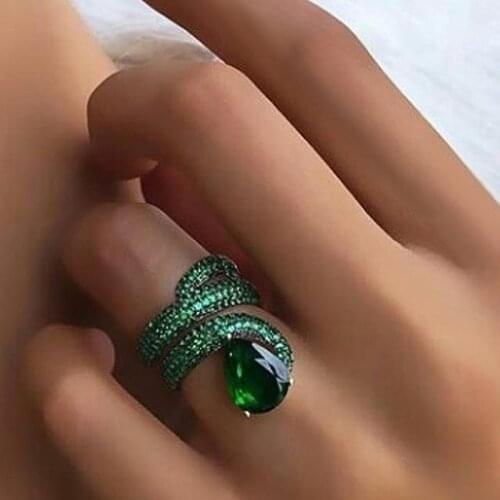 Huitan New Fashion Cocktail Party Finger Ring for Women Unique Design Gift Personality Accessories Dance Female Rings Jewelry