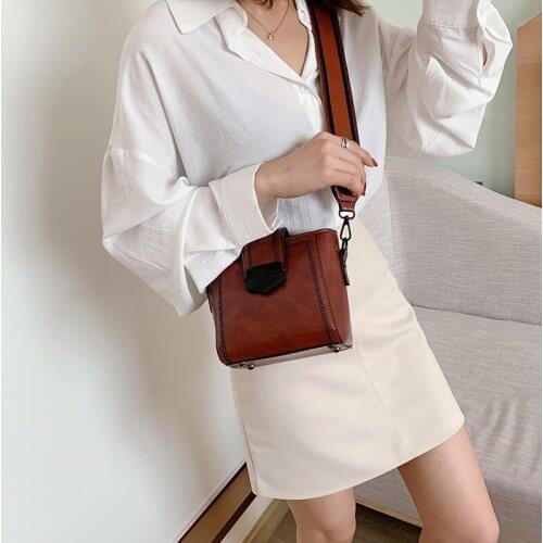 The new Korean style fashion temperament casual western style bag female wild one-shoulder messenger bucket bag