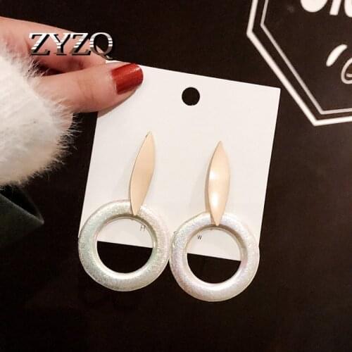 ZYZQ Sweet Fashion Contrast Circle Earrings for Women Retro Simple Cool Wind Female Earrings Fashion Jewelry Accessories