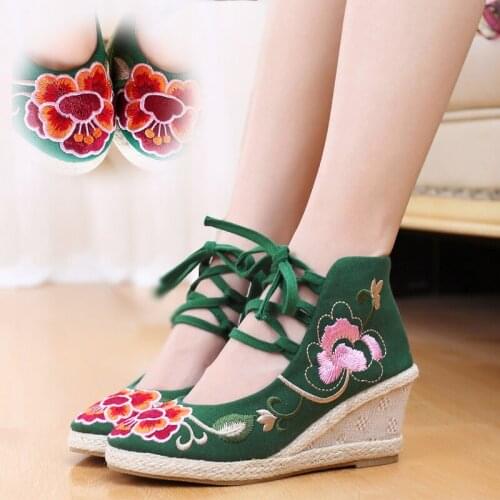 Charming Fashion New Casual Chinese Style Womens Embroidery Soft Sole Old Peking National Single Shoes Women