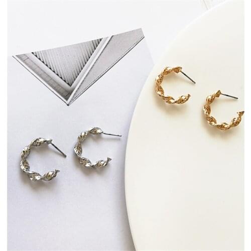 2018 Fashion earrings Retro geometric earrings delicate women golden earrings Ms gift