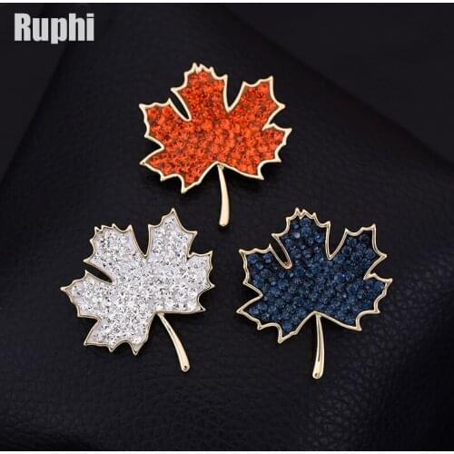 Quality Stones maple leaf charm mens suit Pin Brooch simple and versatile mini leaf female brooches buckle ornament
