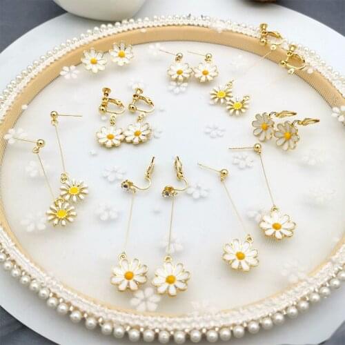 Korean Small Daisy Drop Dangle Earrings For Women Girls Flowers Summer Simple Earrings Ear Jewelry Accessories Gifts 2021 New
