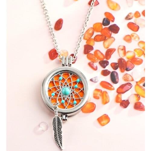 LeeSell 1Pcs Aroma Diffuser Necklace Open Antique Vintage Lockets Pendant Perfume Essential Oil Aromatherapy Necklace With Pads