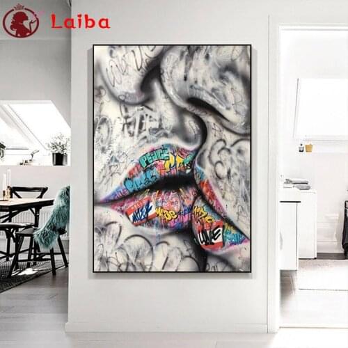 5d DIY photo Round Diamond Painting Lovers kissing graffiti art Full Drill Square Mosaic Home Decor Handmade Embroidery Gift