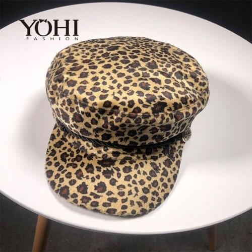 2018 New fashion Womens autumn and winter new leopard beret outdoor woolen octagonal cap