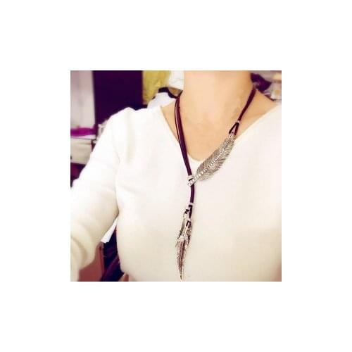 2021 New fashion new arrival crystal necklace leather cord Metal Imitation rhinestone pendant leaves feather for women