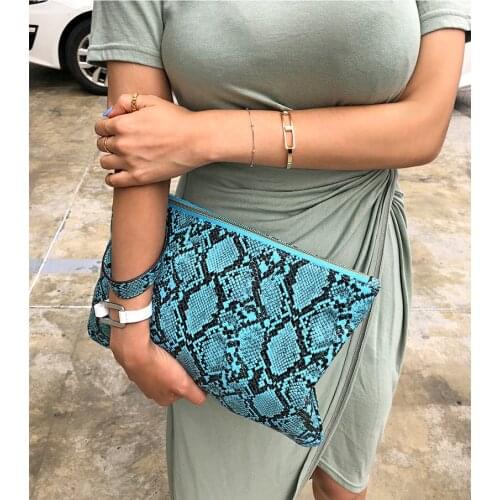 Clutch bag female Korean version 2021 new personality fashion Korean snake pattern clutch large-capacity envelope bag