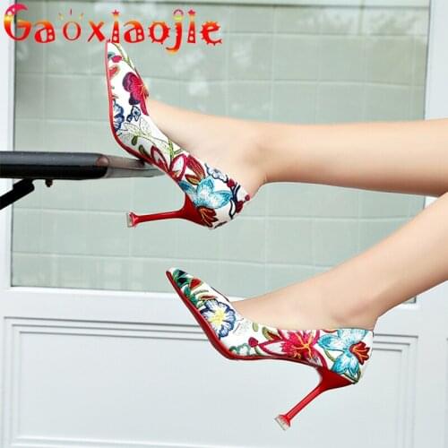 2021 Spring New Ethnic Style Printed High Heels Women Thin Heels 9cm Pointed Shallow Mouth Embroidered Female Single Shoes Women