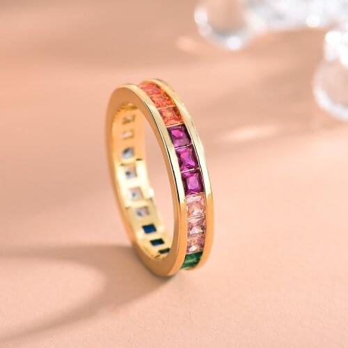 2021 Nova joia da moda multicolor arco-íris CZ brilhante noivado redondo feminino dedo anelar dourado presente