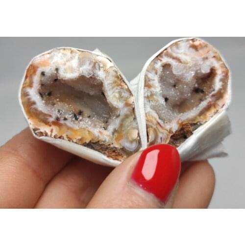 Natural crystal, agate crystal cave Natural diminutive agate geode Specimens randomly 2pcs