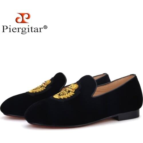 Piergitar Classic Childrens Casual Shoes Handmade Embroidery Velvet Kid Shoe Red Color Outsole Toddler Loafers For Birthday
