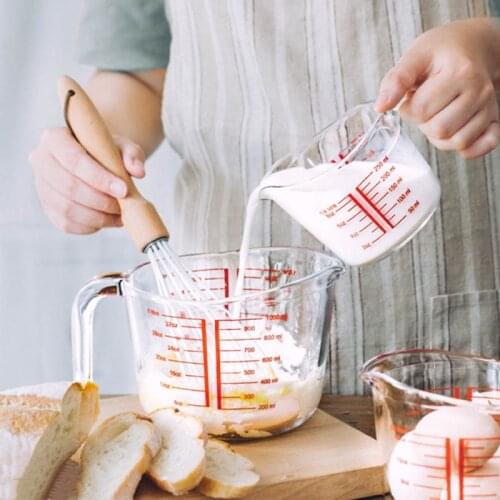 Heat-resistant Glass Measuring Cup With Scale Microwave Oven Measuring Glass Home Baking Tool with Red Measurement Angled Grip