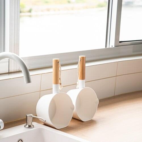 Kitchen Water Scoop Multifunction Water Scoop With Wooden Long Handle Bathroom Water Spoon Baby Children Bath Kitchen Supplies