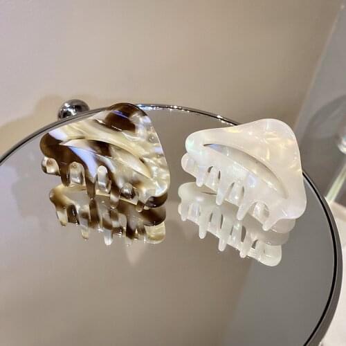 Origin Summer Korean White Brown Gradient Color Shark Hair Clips for Women Arcylic Triangle Geometric Wedding Hair Accessories