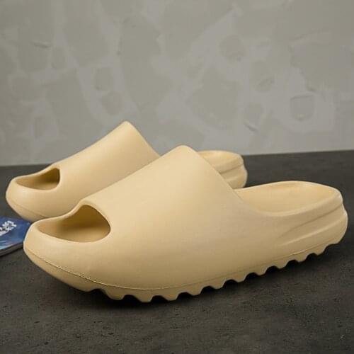 2021 Mens Summer Slides Breathable Cool Beach Slippers Fish Mouth Flip Flops Men Sandals Lightweight Bone White Yzy Plus